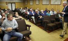 Un representante de Uni�ns Agrarias se comprometi� a exponer el problema a la Xunta. 