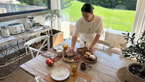 Marta es la encargada de preparar el desayuno en El Abuelo de Arcos