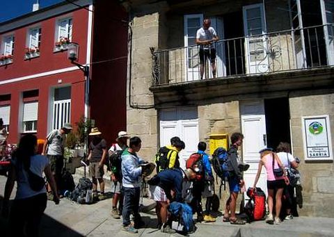 Las calles de Sarria estuvieron pobladas de peregrinos durante todo el a�o.