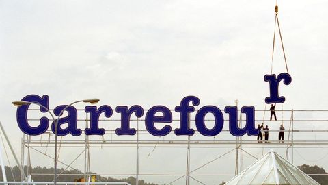 Continente pasó a ser Carrefour en el año 2000