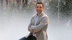 Luis L�pez, que viaxa cada d�a dende Rodeiro ata a capital pontevedresa, onde d�a que foi moi ben acollido. 
