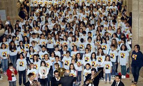 A chuvia obrigou a trasladar o recital desde a praza da Quintana � igrexa de Bonaval.
