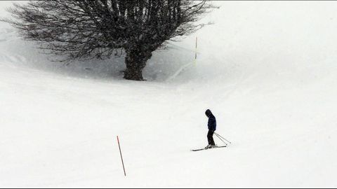 Esquiadores en la estacin de Fuentes de Invierno