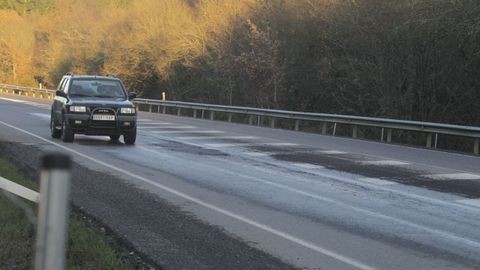 Tramo con el firme en mal estado en la N-120 a su paso por Monforte