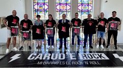 El alcalde, en el centro, pos� con los organizadores del festival