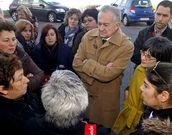 Diputados socialistas visitaron ayer a las mujeres en Cuca.