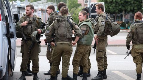 Un grupo de soldados israeles en Kiryat Shmona, al norte del pas.