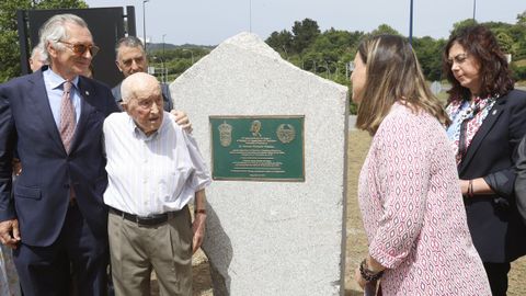 Descubrimiento de placa en homenaje a Tom�s Notario Vacas junto al puente de As Saamasas 