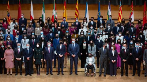 Foto de familia en la entrega de despachos a los nuevos jueces que el rey presidi este lunes en Barcelona