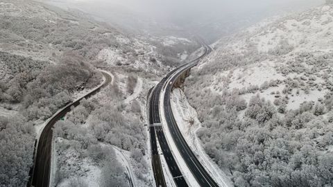 Nevada en los alrededores de la A-6, en Pedrafita do Cebreiro