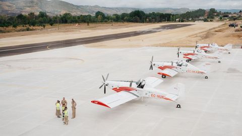 Tiene capacidad para diez aeronaves, seis avionetas y cuatro helicpteros