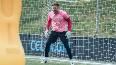 El guardameta del Celta Ionut Andrei Radu, en un entrenamiento.