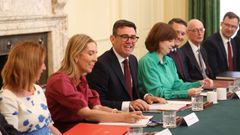 Andy Burnham, en la primera reuni�n de su gabinete