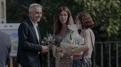El alcalde de Rubi�, El�as Rodr�guez, con las concejalas Isabel Arias y Laura Iglesias.