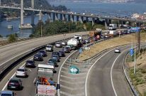 Las kilom�tricas retenciones de la AP-9 se produjeron en la salida de Vigo hacia Rande.