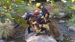 El rescate de la mujer junto al r�o Umia, en Caldas.