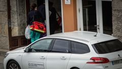 Los sanitarios del Sergas realizaron esta ma�ana pruebas PCR a los 24 jugadores del equipo madrile�o que se encuentran en el interior del hotel coru��s NH Finisterre