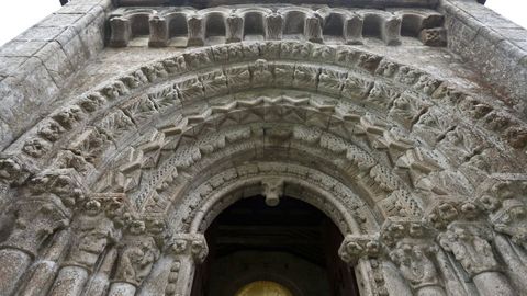 Portada romnica de la iglesia de Vilar de Donas