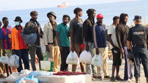Desalojo de la playa del Trampol�n en Ceuta