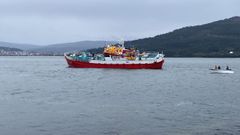 El Brisan, con bandera del Reino Unido, qued� varado en un banco de arena en O Freixo (Outes) el 7 de marzo del 2024.