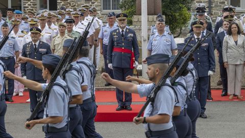 El emotivo acto de toma de posesi�n del jefe del aer�dromo cont� con desfile, m�sica militar y recuerdo a los ca�dos.