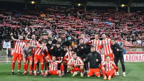 El Real Sporting de Gij�n junto a la afici�n sportinguista
