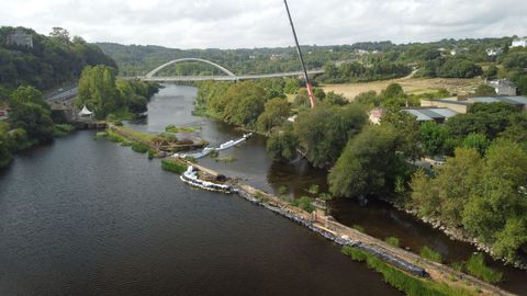 Obras en el caneiro del Miño en Lugo y espacio por donde dejarán el trasvase de los peces