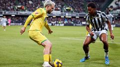 Mella y Vertrouwd en un lance del partido del lunes en Castell�n