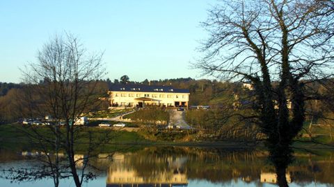 El hotel Hermida Rural se encuentra al borde del embalse de Vilasouto