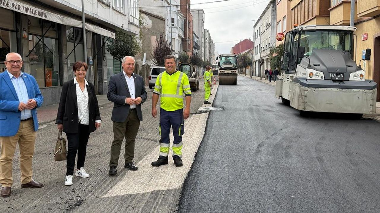 Tomé supervisa las obras de asfaltado en Calvo Sotelo y anuncia una nueva actuación