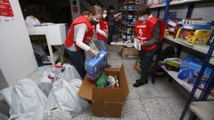 Juguetes para todos. C�ritas Interparroquial de A Coru�a recolect� juguetes para ni�os, a quienes se les entregar� un paquete con tres o cuatro art�culos. Los juguetes fueron organizados en el almacen de la calle V�ctor L�pez Seoane con Pan de Soraluce. 