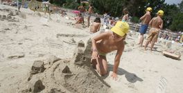 El concello Ares lleva diecisiete a�os organizando el concurso de castillos de arena. 