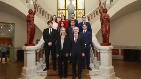 Los nuevos notarios Adriana Boyer Lillo (Ferrol), Paula Ulla Campos (Allariz), Andr�s Garc�a-Bengoechea Hern�ndez (Mux�a), John P�rez S�nchez (Quiroga) y M�riam C�scar Estruch (Pobra de Trives), Fernando Fr�as Fontes (Cedeira) e �lvaro �lvarez Guerra (Viana do Bolo) con la vicedecana y el decano del Colegio Notarial de Galicia, Mar�a Jos� Gil Caballero y Jos� Mar�a Gra��o Ord��ez