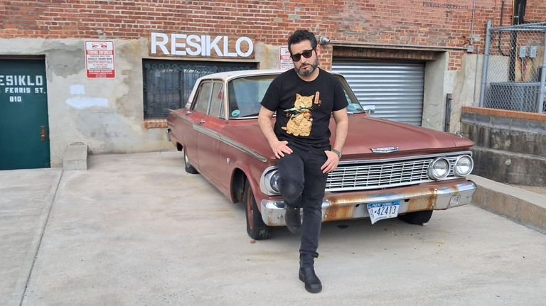 Julio Valde�n fue durante diecisiete a�os corresponsal de prensa en los Estados Unidos