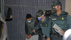 El sospechoso, trasladado por la Guardia Civil a la salida del juzgado.