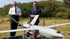 Andy Burnham, ayer, en un centro de control de la costa