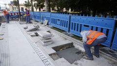 OBRAS ENTREJARDINES Y COLOCACION DE LOS PILARES PARA LA MARQUESINA DE LA PARADA DEL BUS