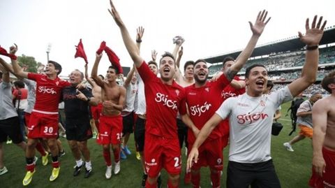 El Sporting celebra el ascenso en el Villamarn