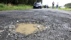 Hay tramos con tantos baches que resulta imposible sortearlos