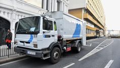 El cami�n averiado qued� parado en la Avenida do Porto de A Coru�a, junto al hotel Atl�ntico