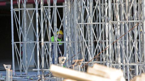 el presidente de la Xunta Alfonso Rueda visita las obras del hospital Gran Montecelo
