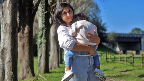 Vasya Ivanova, de 31 a�os, y su hija Vera, de tres, afectada de miocardiopat�a hipertr�fica