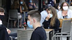 Menos humo y m�s mascarillas en las calles de A Coru�a