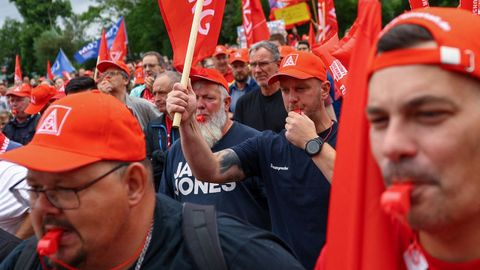 Trabajadores de Volkswagen manifest�ndose este mi�rcoles contra los recortes en la compa��a