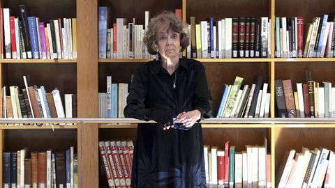 Kathleen March, na bibilioteca do Consello da Cultura, en Santiago