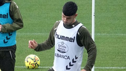 Yoel Lago, uno de los descartes de Claudio Girldez para recibir al Espanyol, durante el entrenamiento del Celta sbado en la Cidade Deportiva Afouteza.