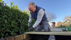 Trabajos de reparaci�n de la pasarela arrollada por un coche, una obra encargada por el Concello de San Sadurni�o