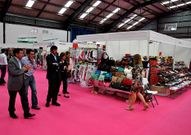 El alcalde y representantes del comercio inauguraron ayer la feria.