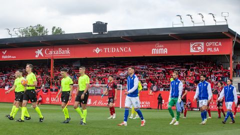 Dani Calvo, Aarón Escandell, Costas y Luengo pisan el césped de Anduva