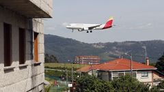 Los aviones de Peinador ensordecen las viviendas cercanas